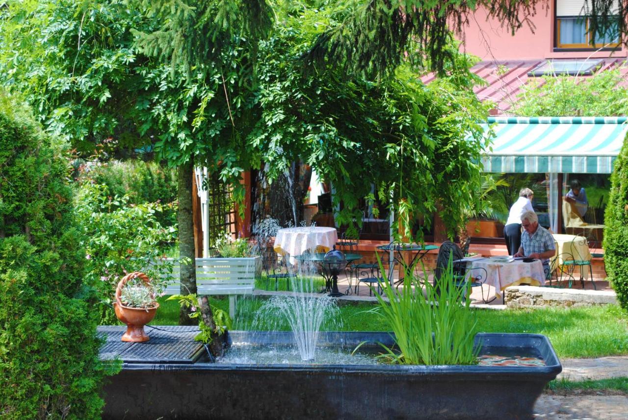 L'Auberge Des Gourmets Hotel Restaurant Le Vaudioux エクステリア 写真